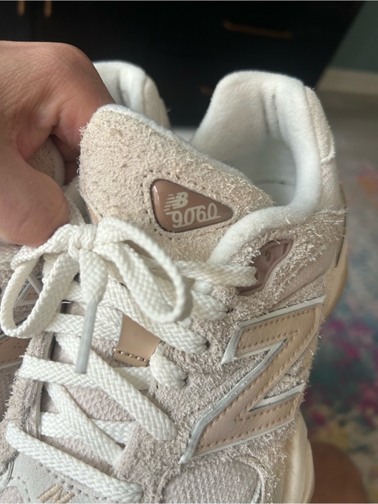 Athletic_Shoes